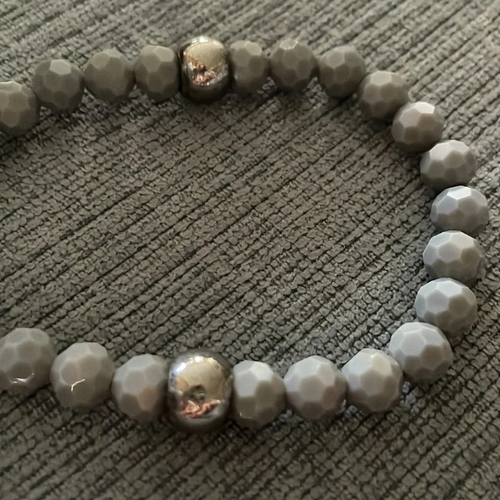 Gray Faceted Crystal Stretch Bracelet w/ Silver Accent Beads – Handmade Unisex